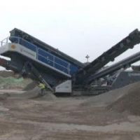 揚州首臺!德國移動式破碎篩分設備投入使用,解決建筑垃圾處理難題!