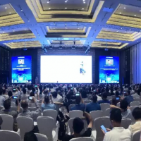 華寶礦機集團參加會中國國際山石骨料大會主旨演講《礦山設(shè)備行業(yè)響應國家號召勇闖技術(shù)高峰》