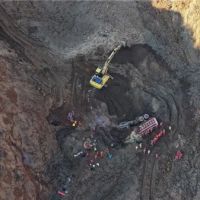 一尾礦干堆場坍塌 5人被埋！當地組織上百人展開救援